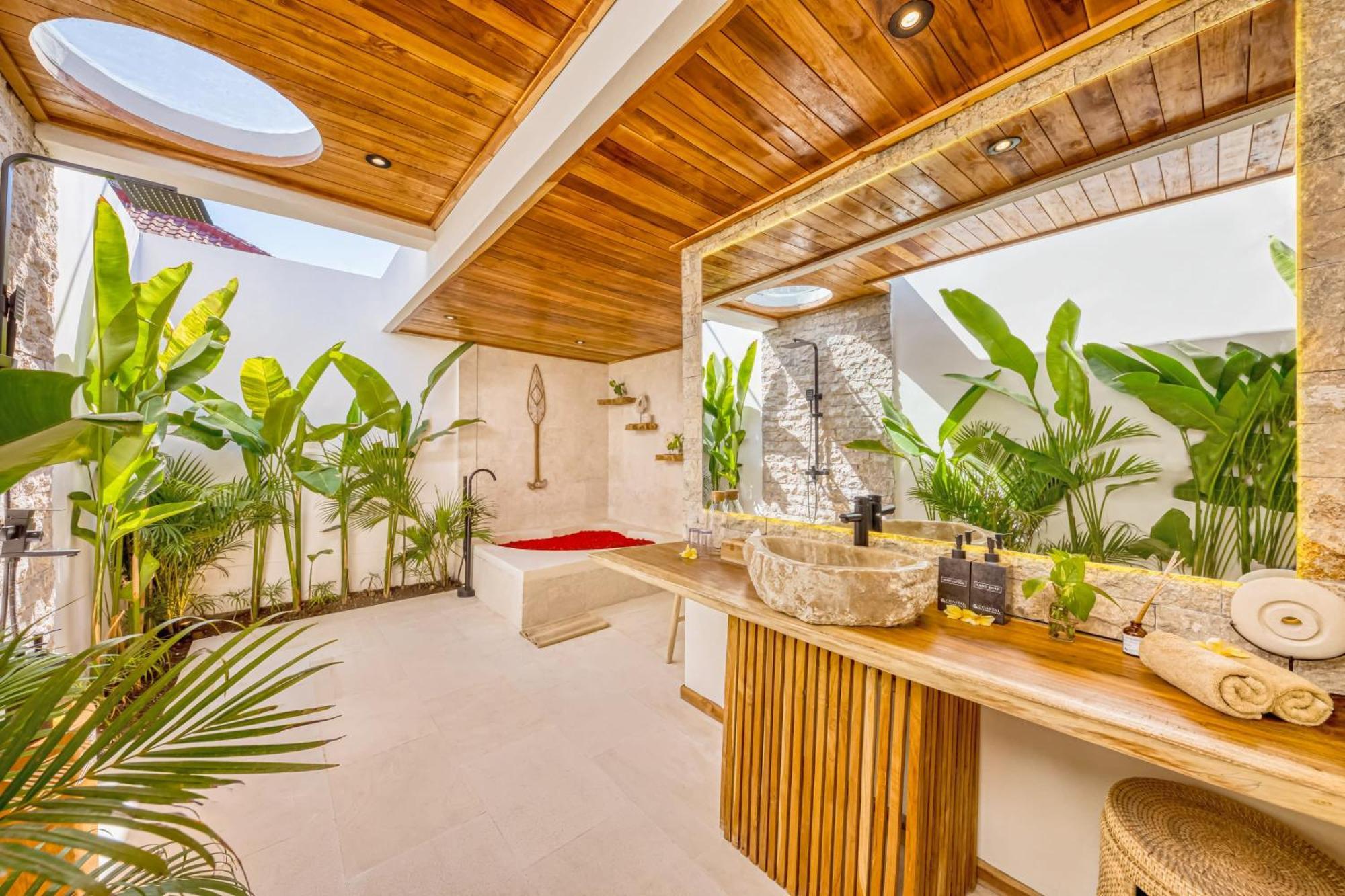 Miami - New Luxury 7bdr Prime Location Villa Seminyak (Bali)